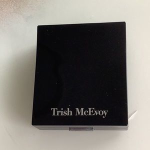 Brand new Trish McEvoy Refillable Magnetic Dual Level Compact with Eye Shadow